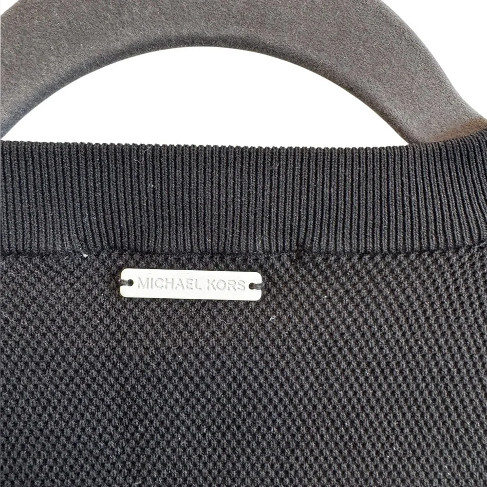 Michael Kors
Logo Tape Textured Knit Short-Sleeve Sweater - Picture 7 of 9